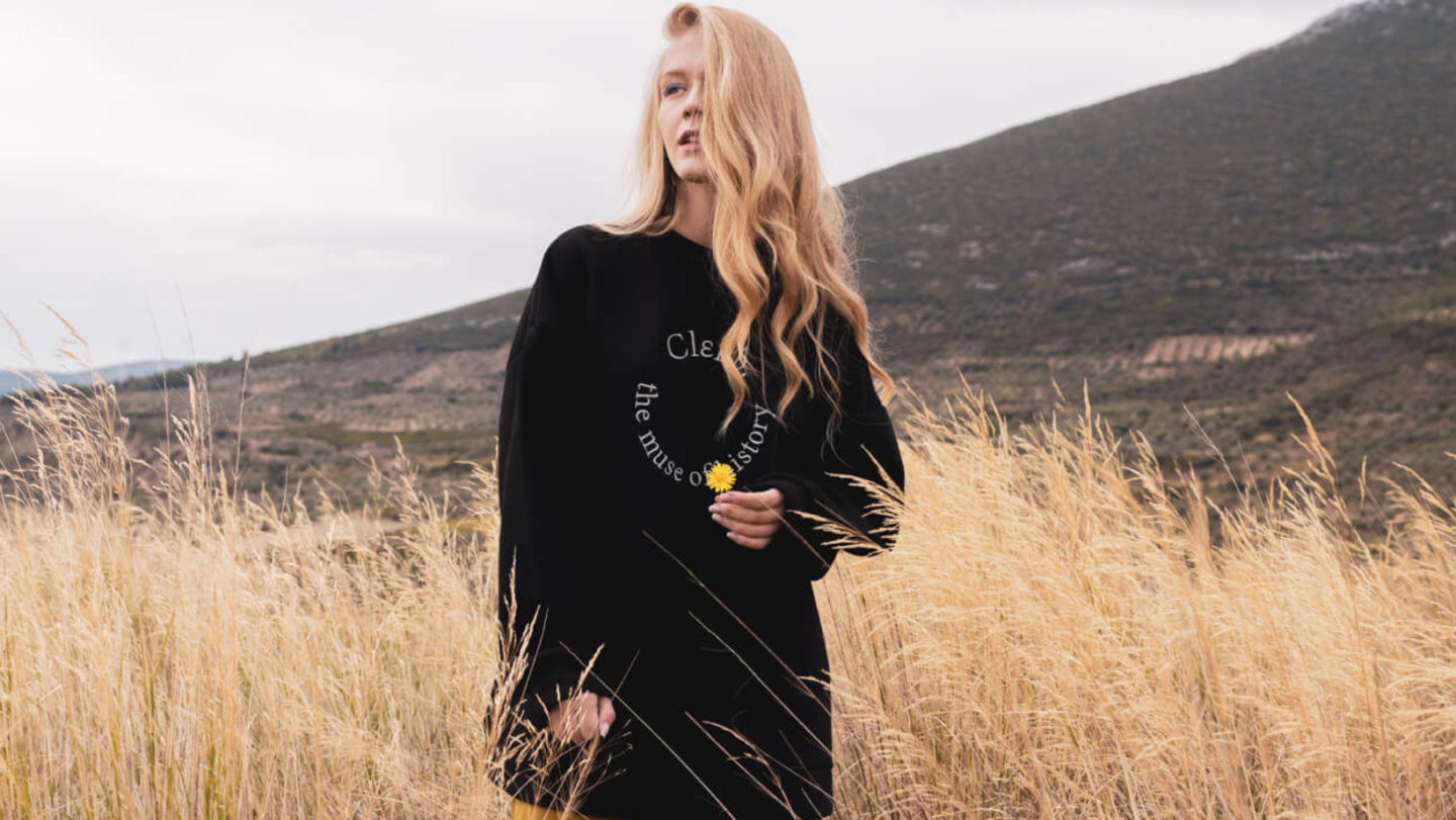 Sweater Weather: Τα iconic φούτερ που θα σε συντροφεύσουν αυτό τον χειμώνα!